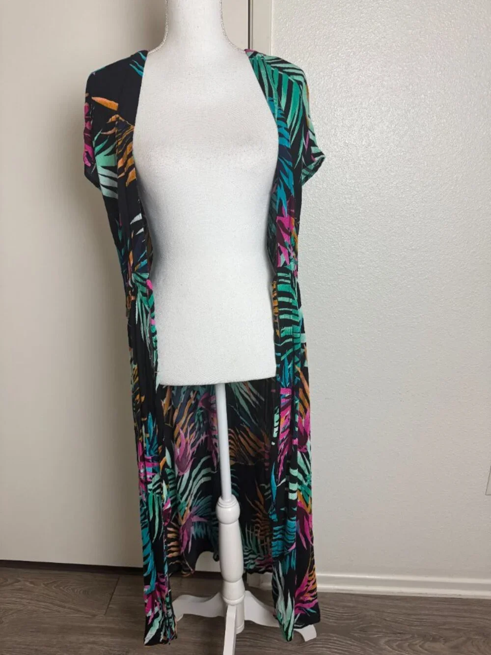 Beach Coverup Kimono  Black Tropical Floral 100% Rayon Size L- XL